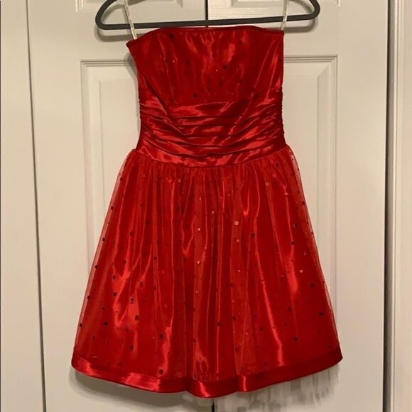Jessica McClintock red strapless homecoming dress - Picture 4 of 5